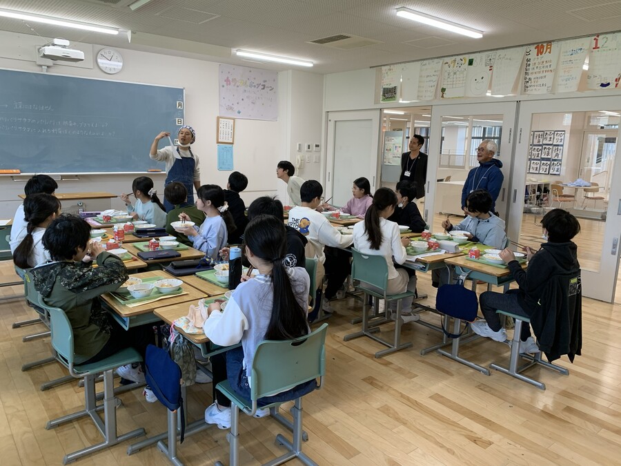 令和7年12月 赤坂学園給食会にて